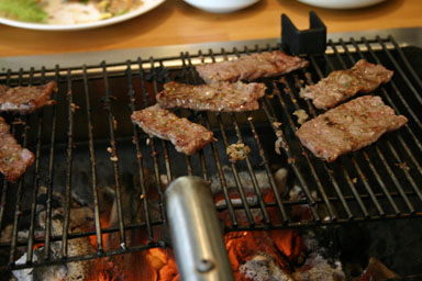 Kalbi grilling at the table